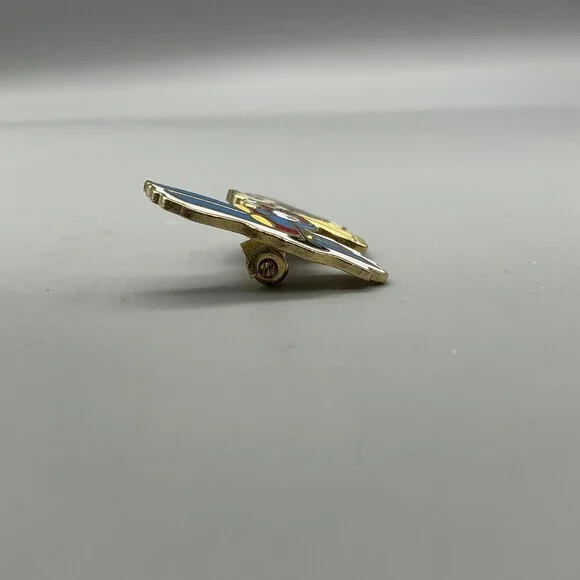 Vintage Walt Disney Productions Mickey Mouse Skiing Pin 27mm Enamel Multicolor - Picture 5 of 12